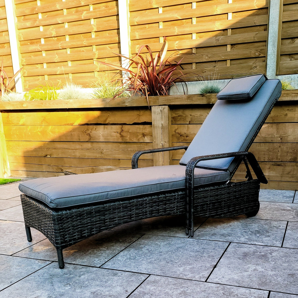 Signature Weave Savannah Single Sunbed with Glass Top Side Table - Grey