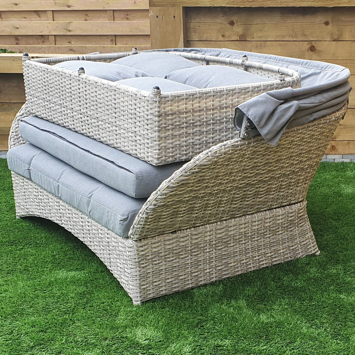 Signature Weave Meghan Daybed with Canopy