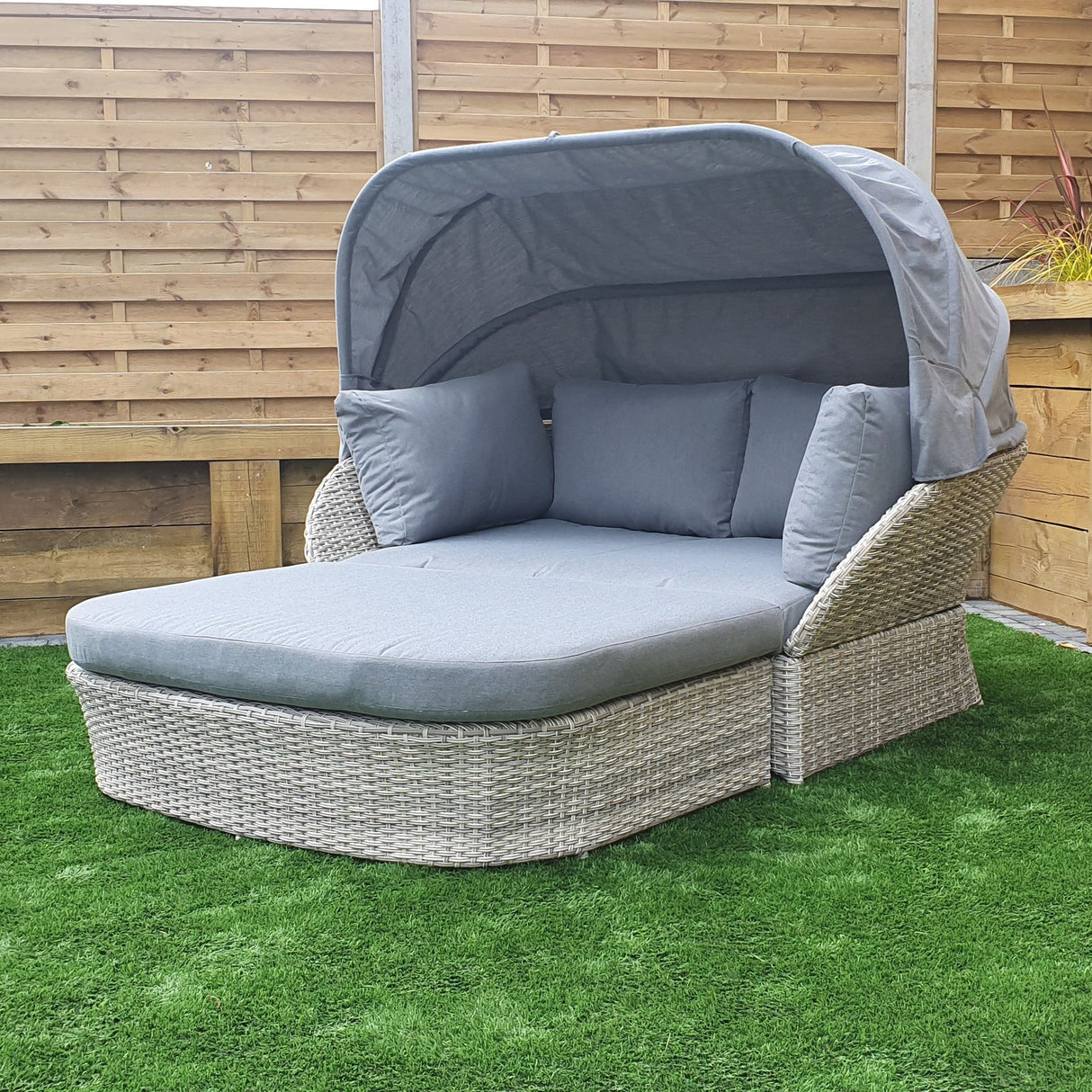 Signature Weave Meghan Daybed with Canopy