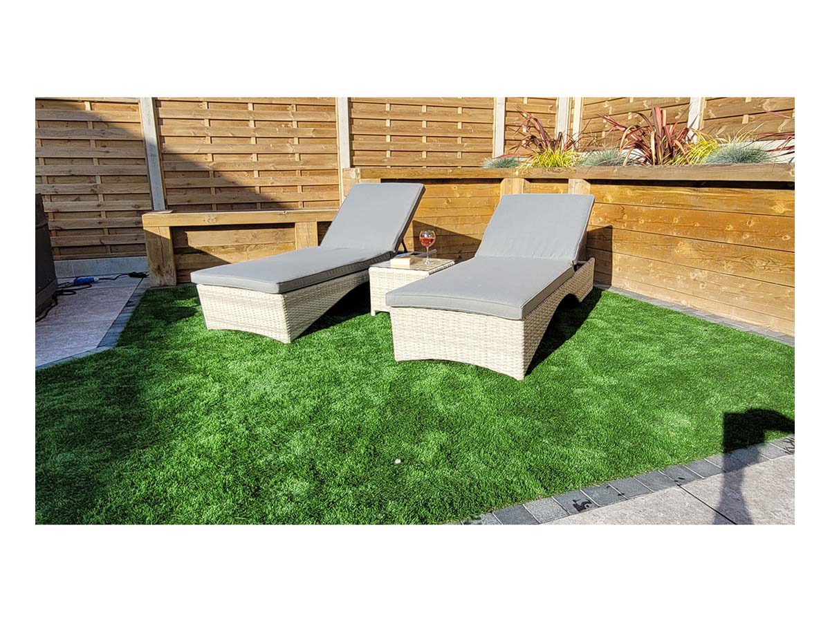 Signature Weave Meghan Pair of Sunloungers with Drinks Table – Creamy Grey Wicker